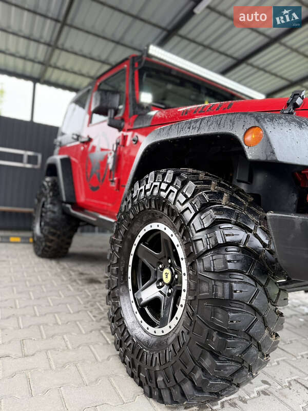 Внедорожник / Кроссовер Jeep Wrangler 2014 в 