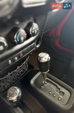 Внедорожник / Кроссовер Jeep Wrangler 2014 в 
