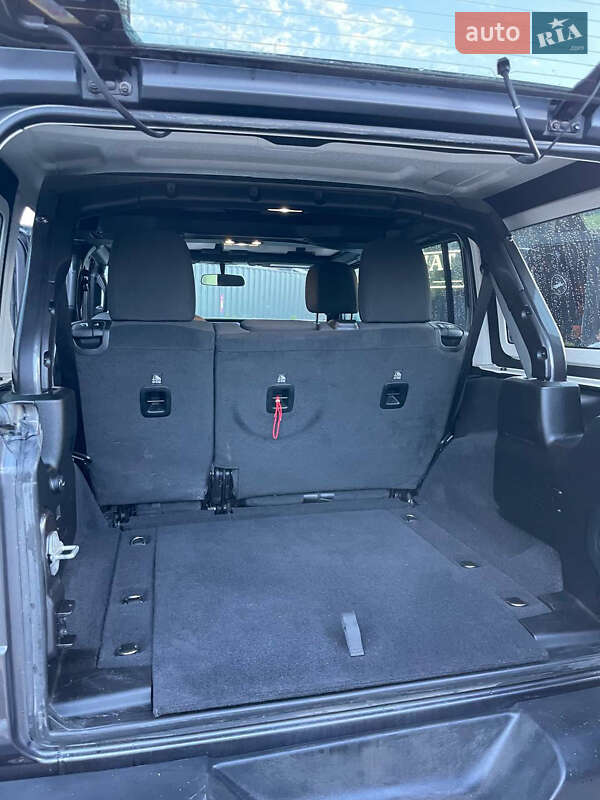 Позашляховик / Кросовер Jeep Wrangler 2020 в Буковеле фото 15 Позашляховик / Кросовер Jeep Wrangler 2020 в Буковеле