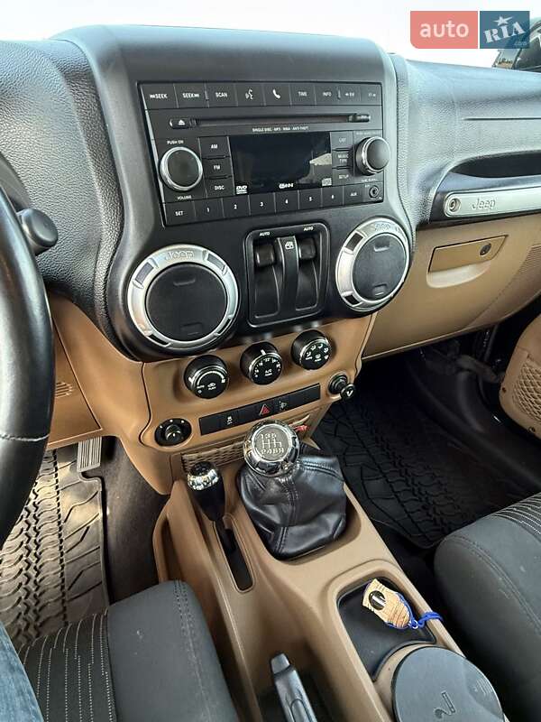 Внедорожник / Кроссовер Jeep Wrangler 2011 в Киеве