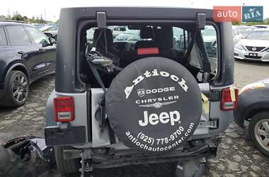 Внедорожник / Кроссовер Jeep Wrangler 2016 в 