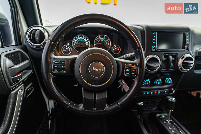 Внедорожник / Кроссовер Jeep Wrangler 2015 в Киеве
