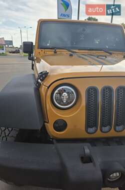 Внедорожник / Кроссовер Jeep Wrangler 2014 в 