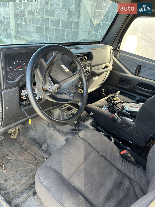 Внедорожник / Кроссовер Jeep Wrangler 2003 в Львове