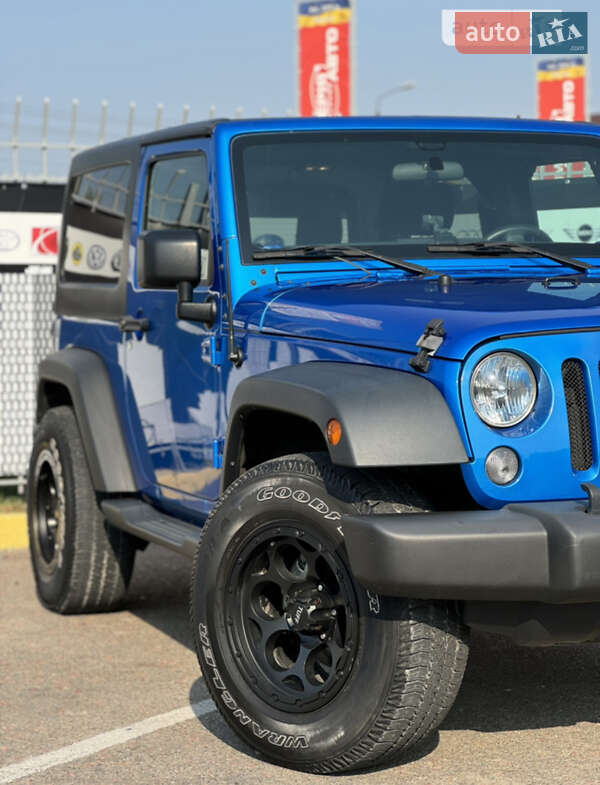 Внедорожник / Кроссовер Jeep Wrangler 2015 в Ивано-Франковске