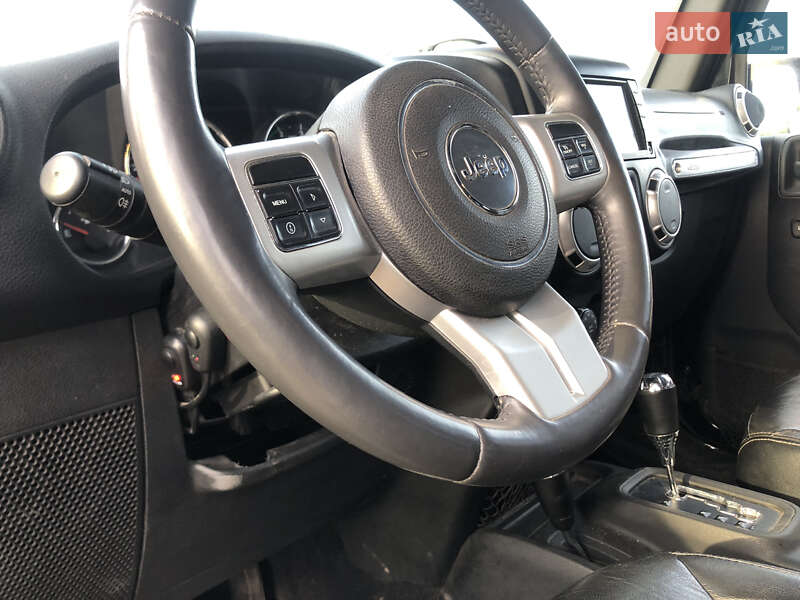 Позашляховик / Кросовер Jeep Wrangler 2015 в Києві