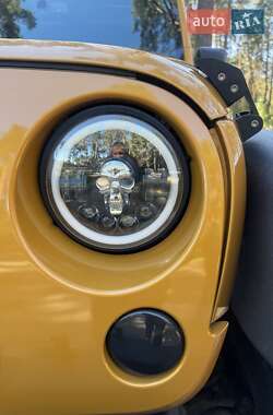 Внедорожник / Кроссовер Jeep Wrangler 2014 в 
