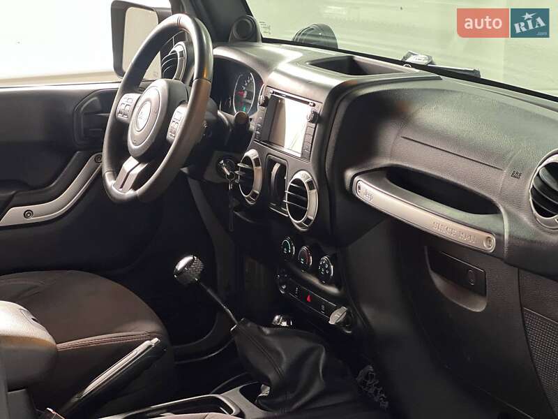 Внедорожник / Кроссовер Jeep Wrangler 2012 в Полтаве