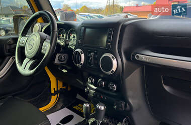 Внедорожник / Кроссовер Jeep Wrangler 2015 в 