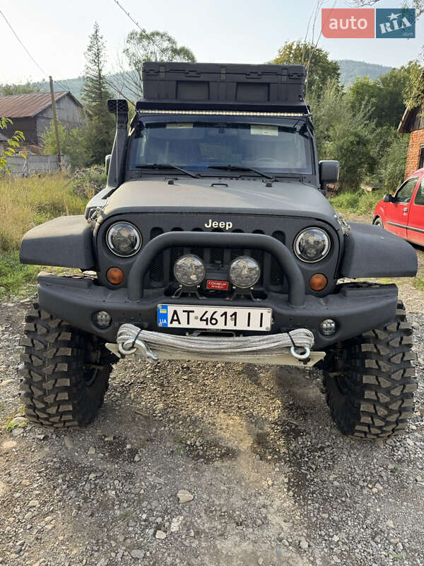 Позашляховик / Кросовер Jeep Wrangler 2011 в Яремчі