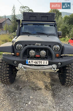 Внедорожник / Кроссовер Jeep Wrangler 2011 в 