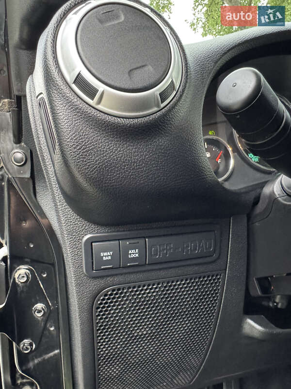 Позашляховик / Кросовер Jeep Wrangler 2011 в Яремчі