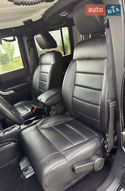 Внедорожник / Кроссовер Jeep Wrangler 2011 в 