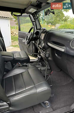 Внедорожник / Кроссовер Jeep Wrangler 2011 в 
