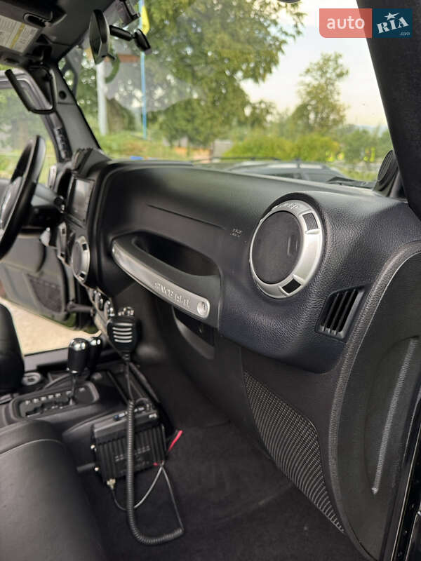 Позашляховик / Кросовер Jeep Wrangler 2011 в Яремчі