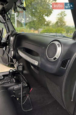 Внедорожник / Кроссовер Jeep Wrangler 2011 в 