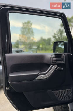 Внедорожник / Кроссовер Jeep Wrangler 2011 в 