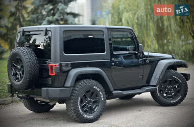 Внедорожник / Кроссовер Jeep Wrangler 2015 в 