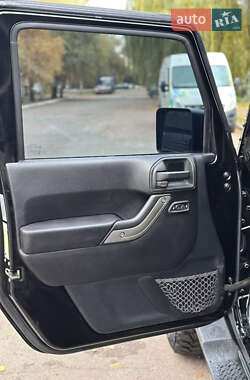 Внедорожник / Кроссовер Jeep Wrangler 2015 в 