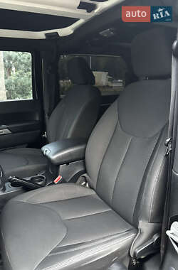 Внедорожник / Кроссовер Jeep Wrangler 2015 в 