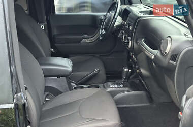 Внедорожник / Кроссовер Jeep Wrangler 2015 в 