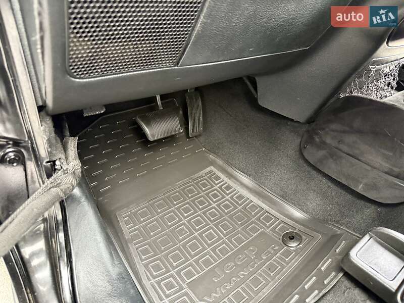 Позашляховик / Кросовер Jeep Wrangler 2016 в Києві фото 32 Позашляховик / Кросовер Jeep Wrangler 2016 в Києві