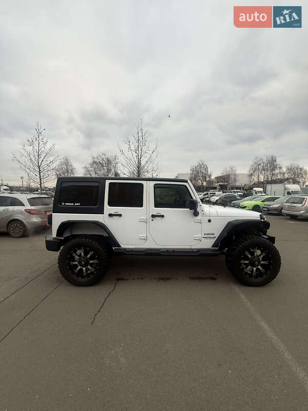 Позашляховик / Кросовер Jeep Wrangler 2016 в Луцьку фото 3 Позашляховик / Кросовер Jeep Wrangler 2016 в Луцьку