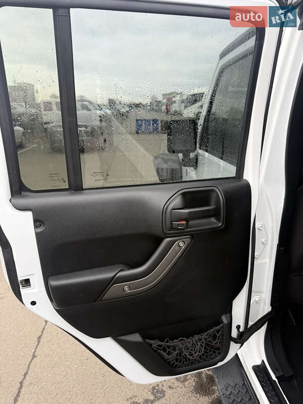 Позашляховик / Кросовер Jeep Wrangler 2016 в Луцьку фото 18 Позашляховик / Кросовер Jeep Wrangler 2016 в Луцьку