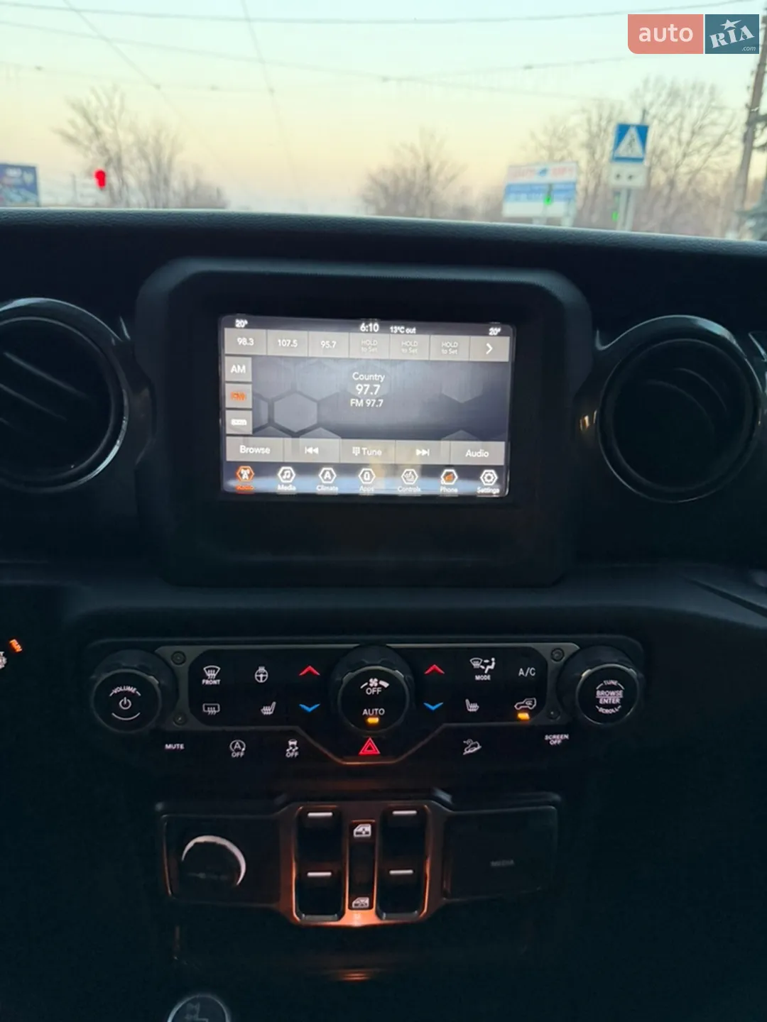 2020 Jeep Wrangler - мініатюра 18
