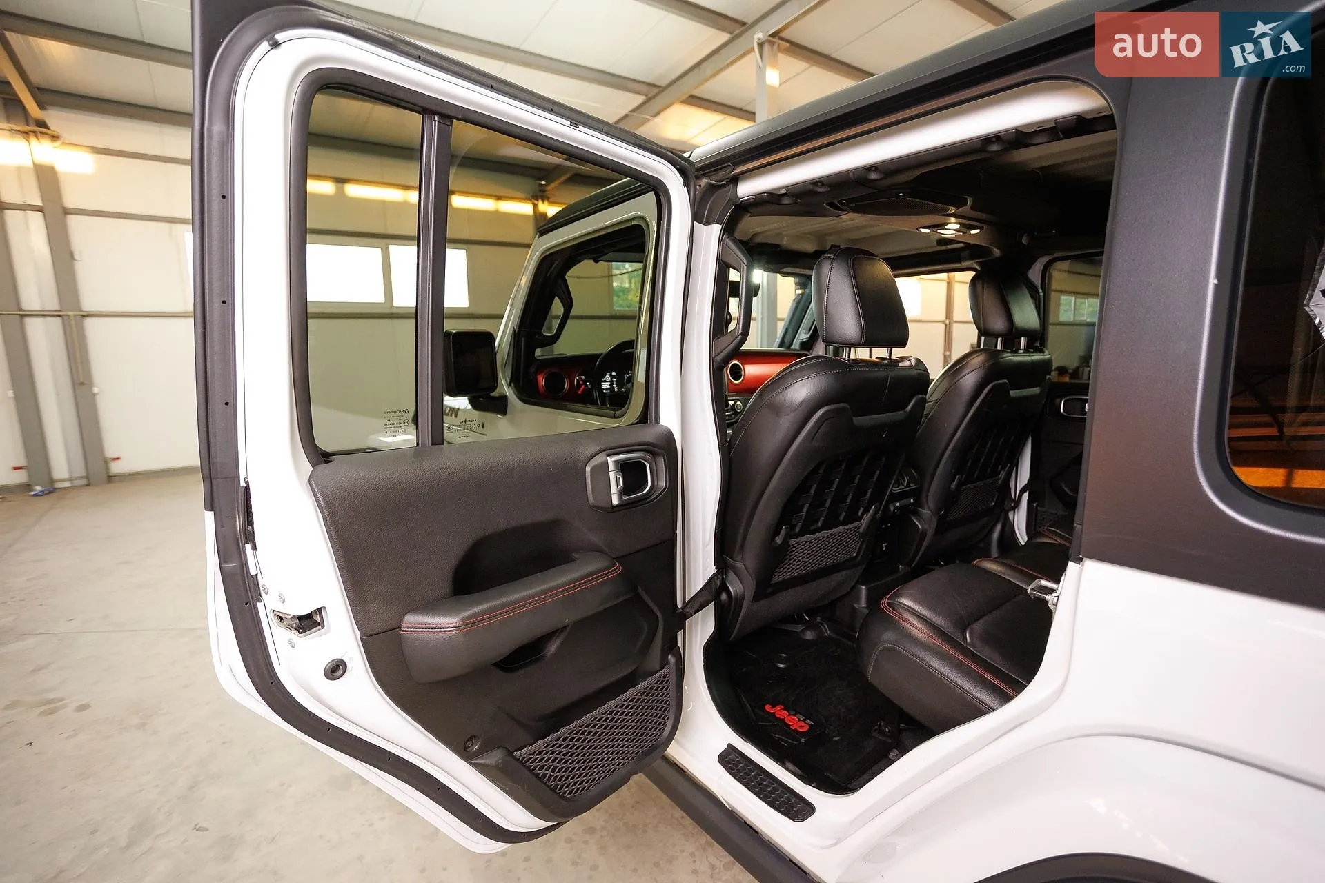 2020 Jeep Wrangler - мініатюра 25