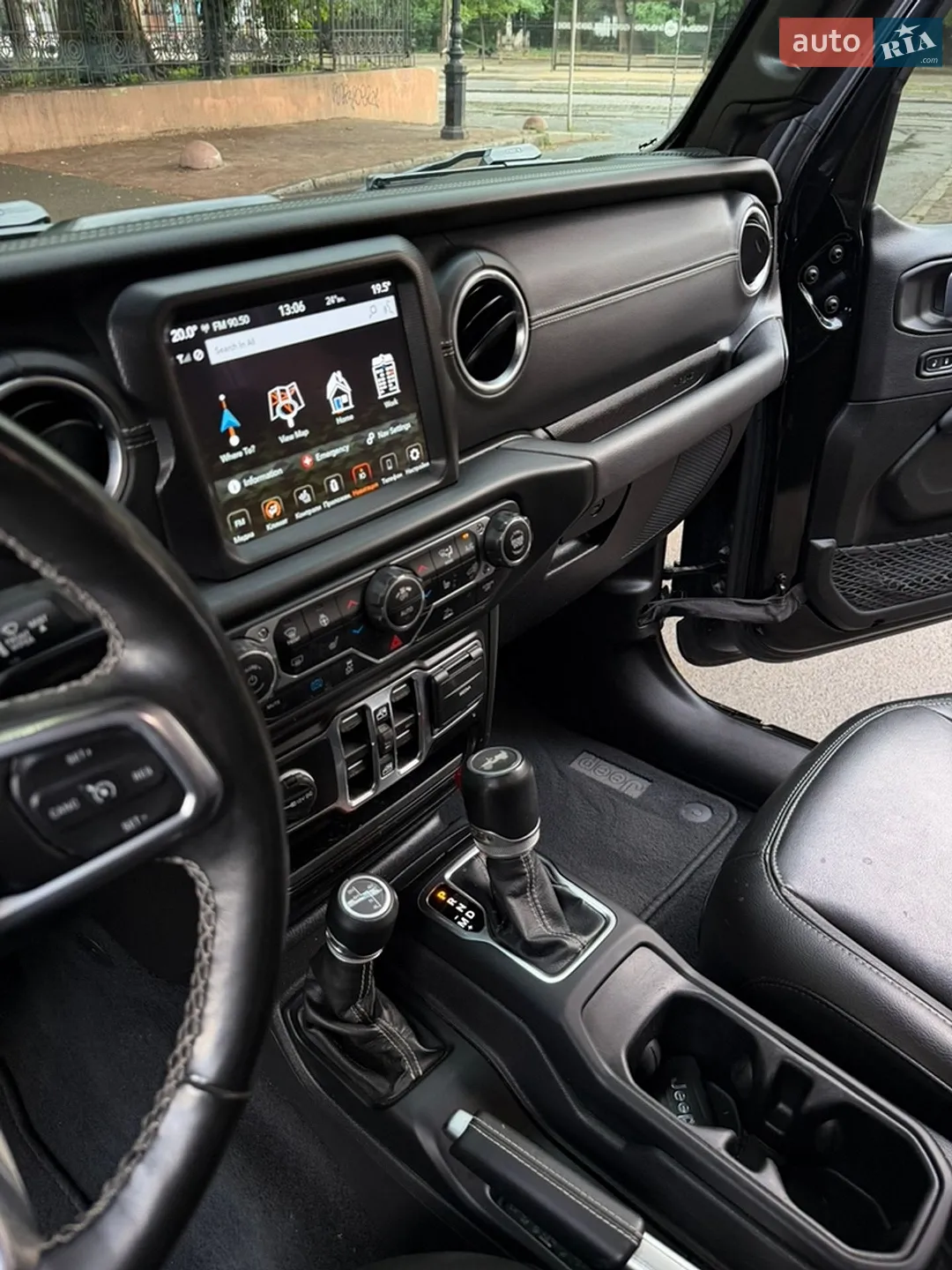 2022 Jeep Wrangler - мініатюра 22