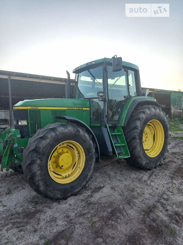 John Deere 6910