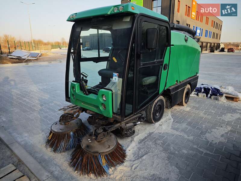Уборочная машина Johnston Sweepers 142A101T 2010 в Ровно