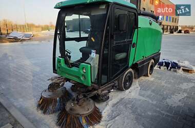 Прибиральна машина Johnston Sweepers 142A101T 2010 в 