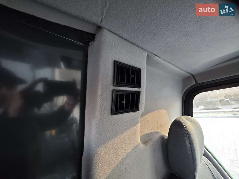 Уборочная машина Johnston Sweepers 142A101T 2010 в Ровно