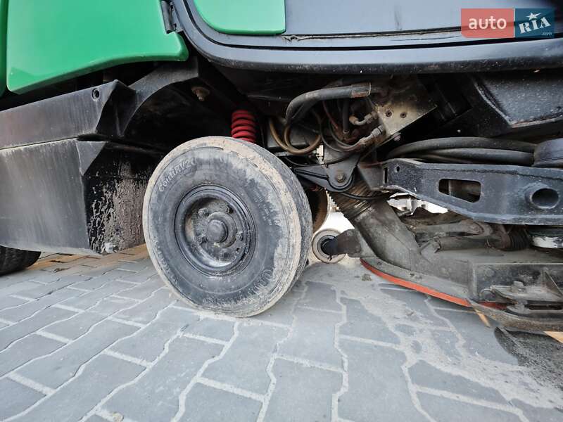 Уборочная машина Johnston Sweepers 142A101T 2010 в Ровно