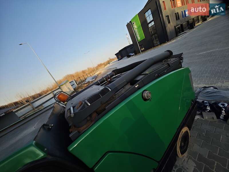 Уборочная машина Johnston Sweepers 142A101T 2010 в Ровно