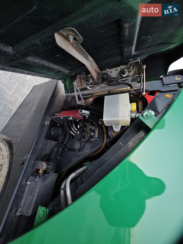 Уборочная машина Johnston Sweepers 142A101T 2010 в Ровно