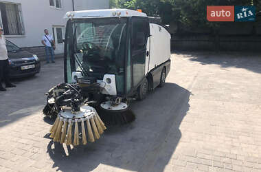 Прибиральна машина Johnston Sweepers Compact 2011 в Львові