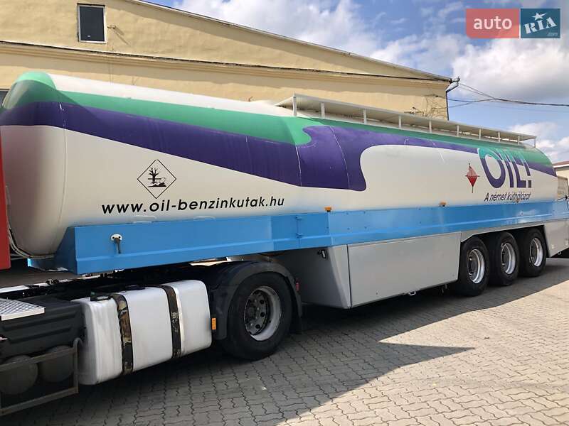 Цистерна полуприцеп Kassbohrer STB 1999 в Калуше