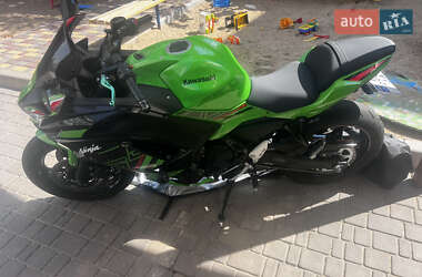 Спортбайк Kawasaki EX 650 2022 в 