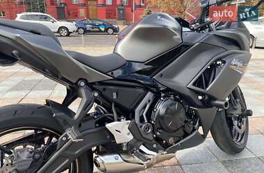 Спортбайк Kawasaki EX 650 2022 в 