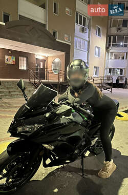 Спортбайк Kawasaki EX 650 2018 в 