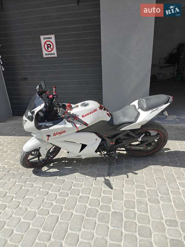 Спортбайк Kawasaki Ninja 250 2011 в 