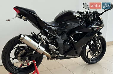Спортбайк Kawasaki Ninja 250 2016 в 