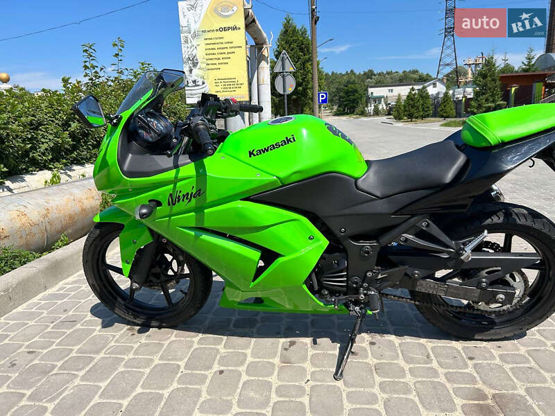 Спортбайк Kawasaki Ninja 250R 2011 в Новояворівську