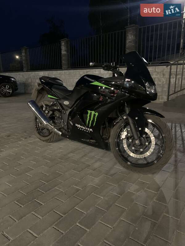 Спортбайк Kawasaki Ninja 250R 2008 в Здолбуніві фото 2 Спортбайк Kawasaki Ninja 250R 2008 в Здолбуніві