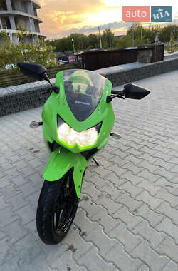 Спортбайк Kawasaki Ninja 250R 2011 в 
