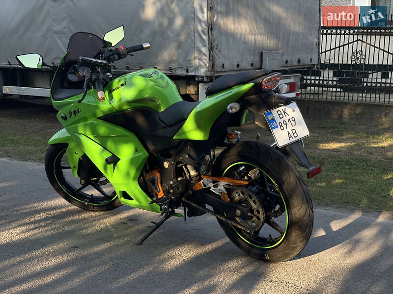 Міні спорт Kawasaki Ninja 250R 2008 в Рафалівці фото 4 Міні спорт Kawasaki Ninja 250R 2008 в Рафалівці