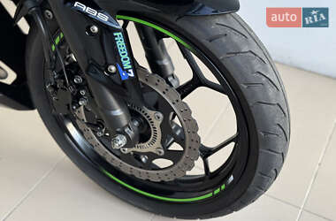 Спортбайк Kawasaki Ninja 300 2017 в 